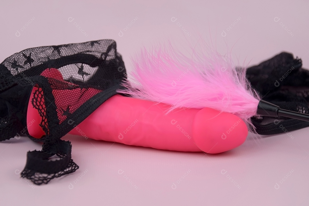 Fantasia e vibrador de borracha