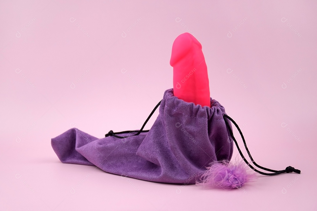 Vibrador rosa dentro do saco