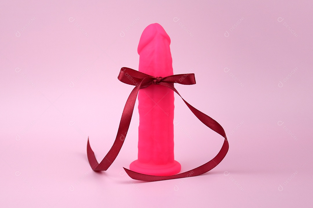 Vibrador rosa com fita vermelha