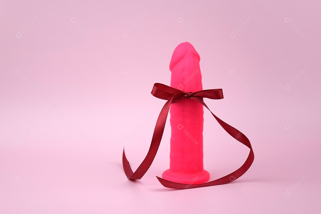 Vibrador rosa com fita vermelha