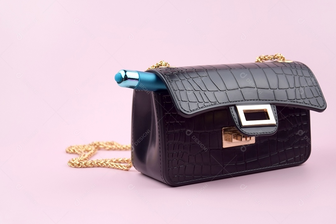 Bolsa preta linda com vibrador azul