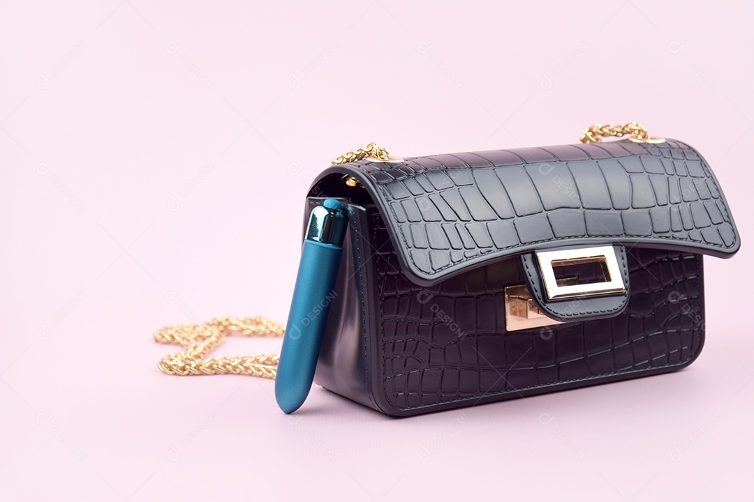 Bolsa preta linda com vibrador azul