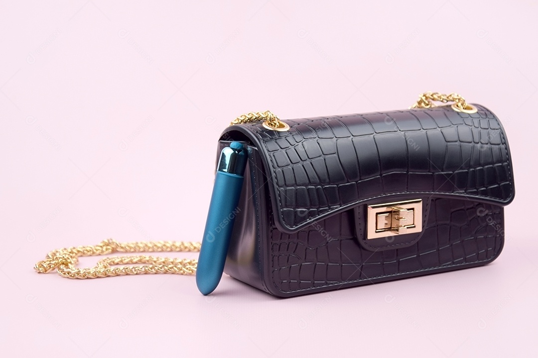 Bolsa preta linda com vibrador azul