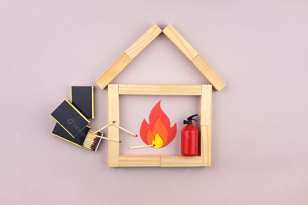 Casinha fogo caixa de fósforo e extintor de incêndio