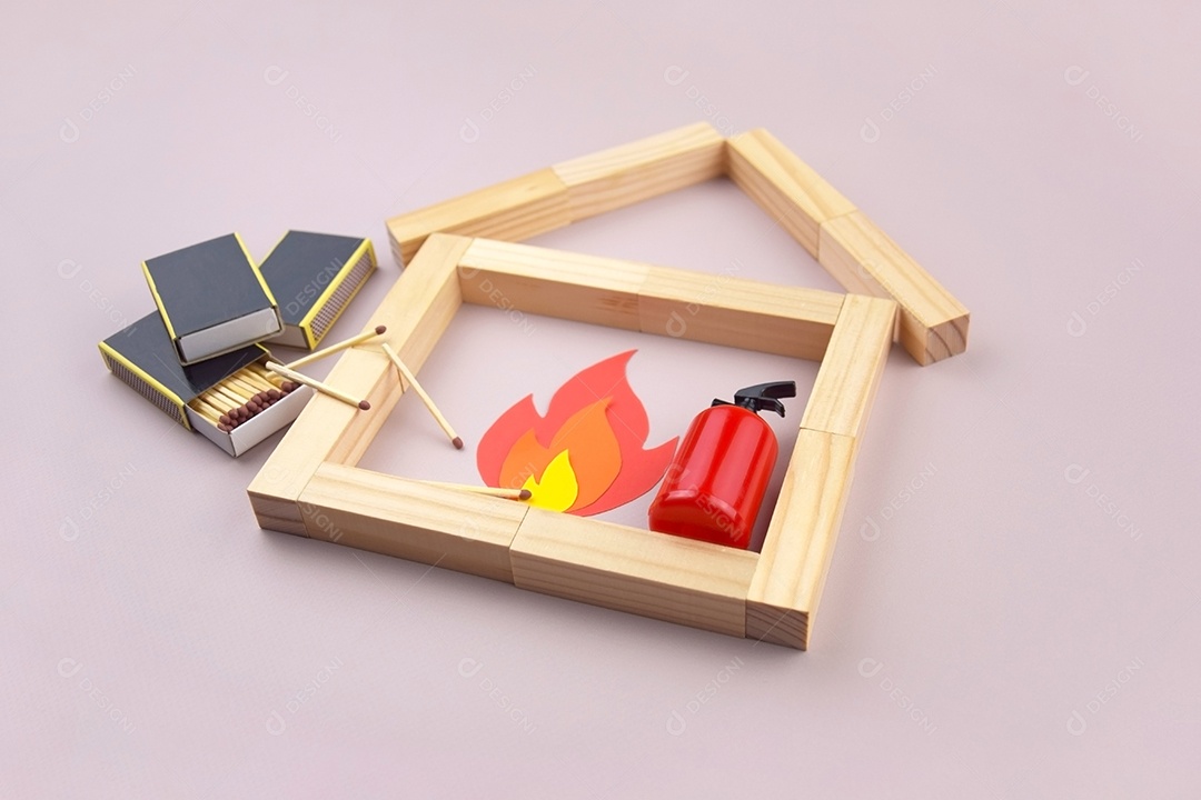 Casinha fogo caixa de fósforo e extintor de incêndio