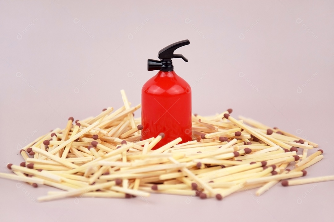 Fosforo e extintor de incêndio