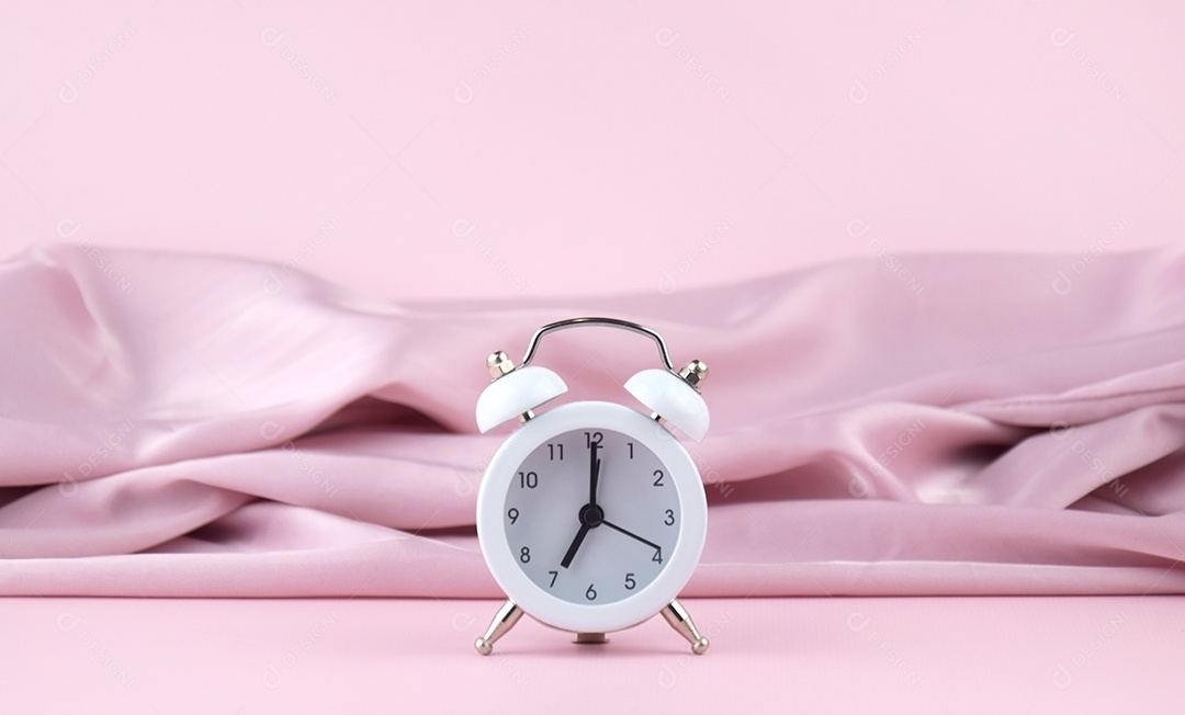 Relógio e tecido de fundo