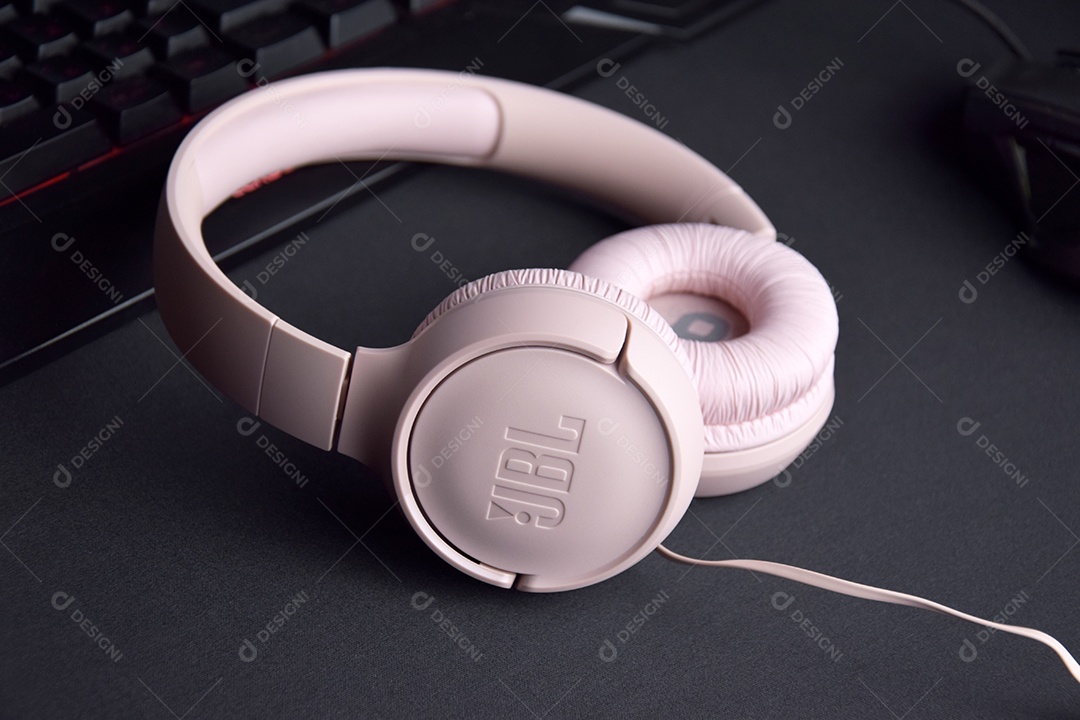 Fones de ouvidos da jbl rosa