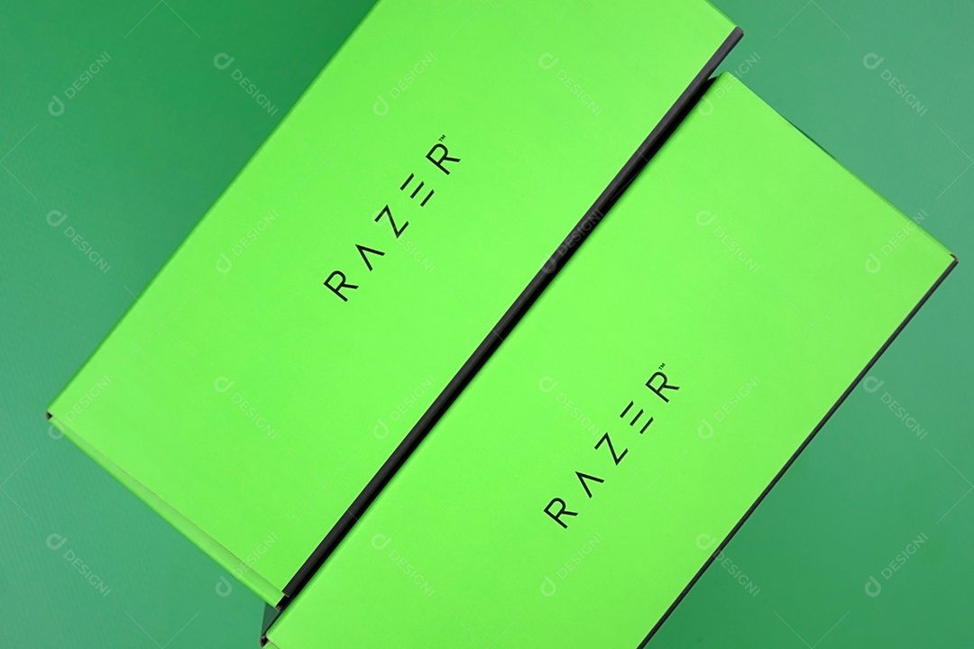 Caixa verde da Razer eletrônicos