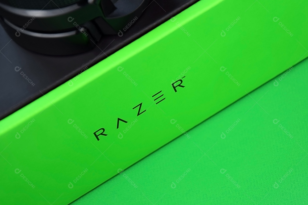 Caixa verde da Razer eletrônicos