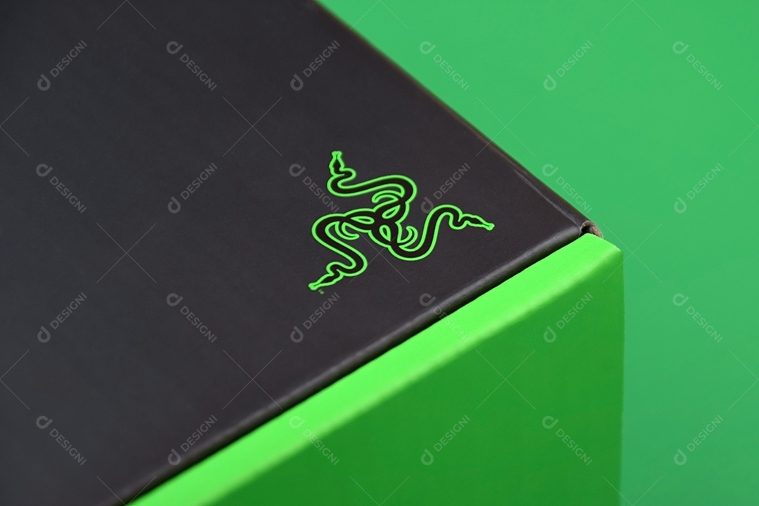 Caixa verde da Razer eletrônicos