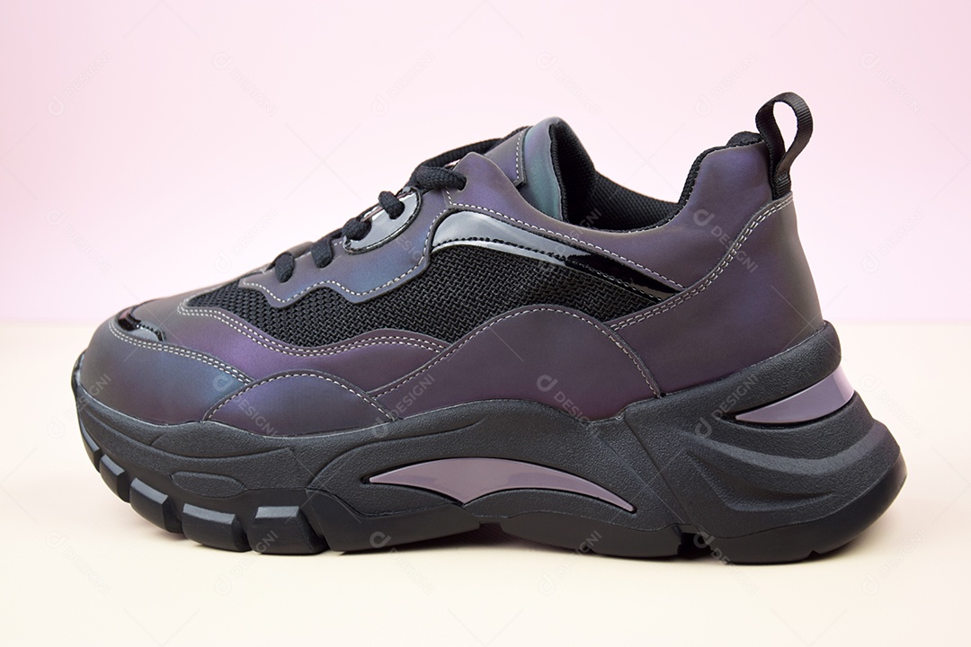 Detalhes de sneaker preto