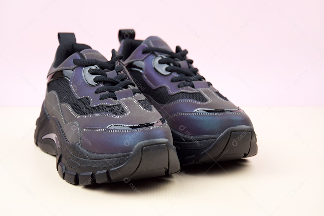 Detalhes de tênis sneaker preto