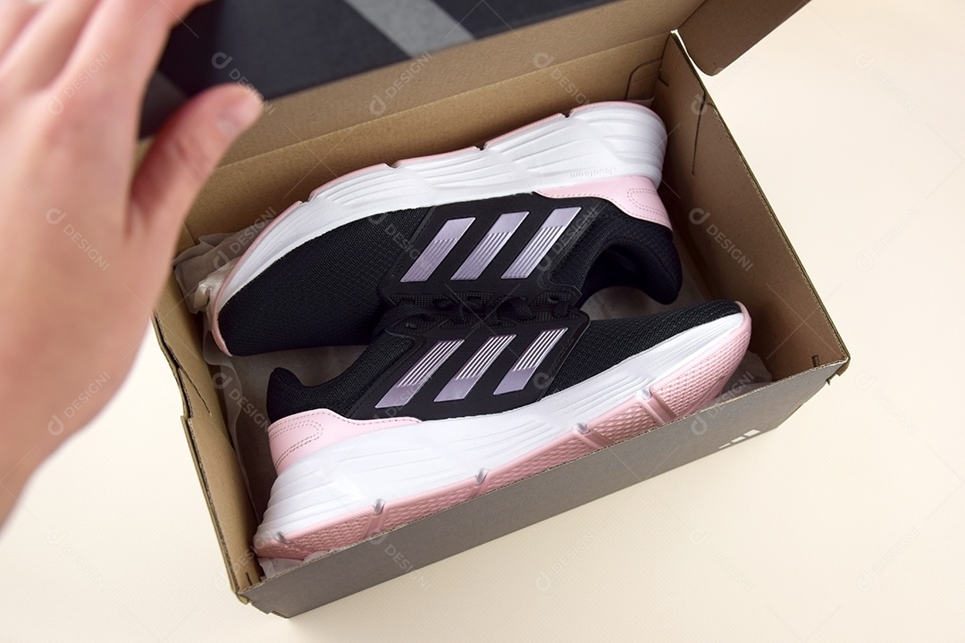 Caixa de sapatos lindo