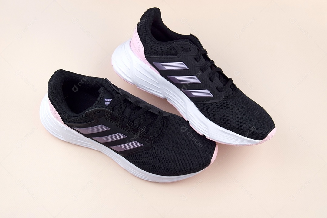 Detalhes de tênis de corrida lindo