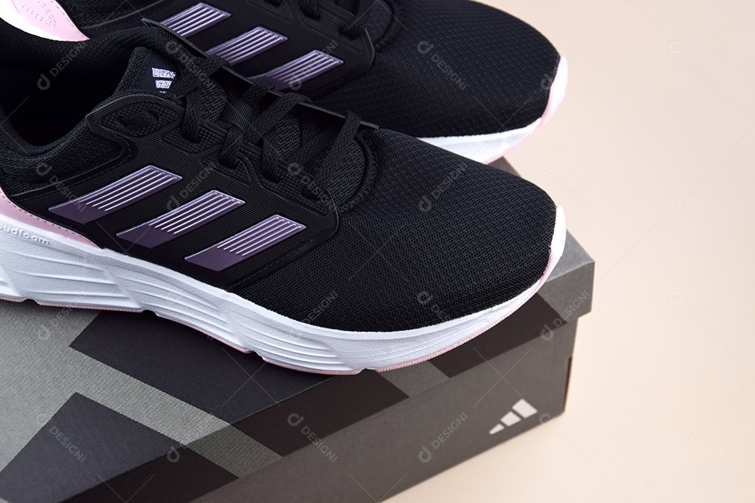 Tênis feminino lindo para corrida