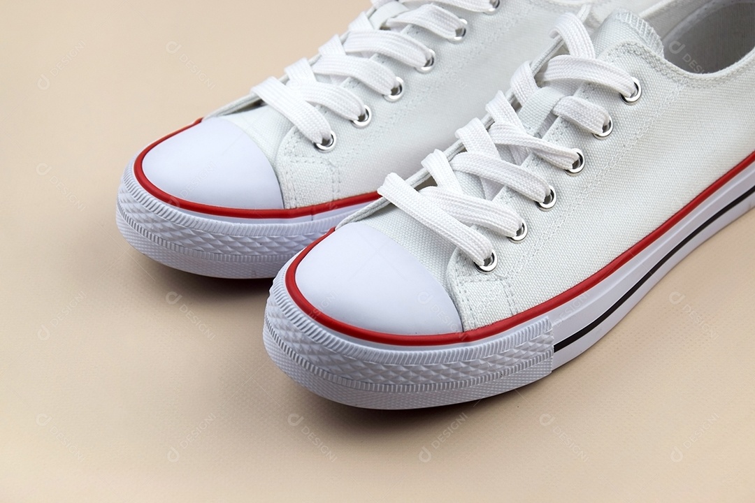 Sapato all star branco com linha vermelha