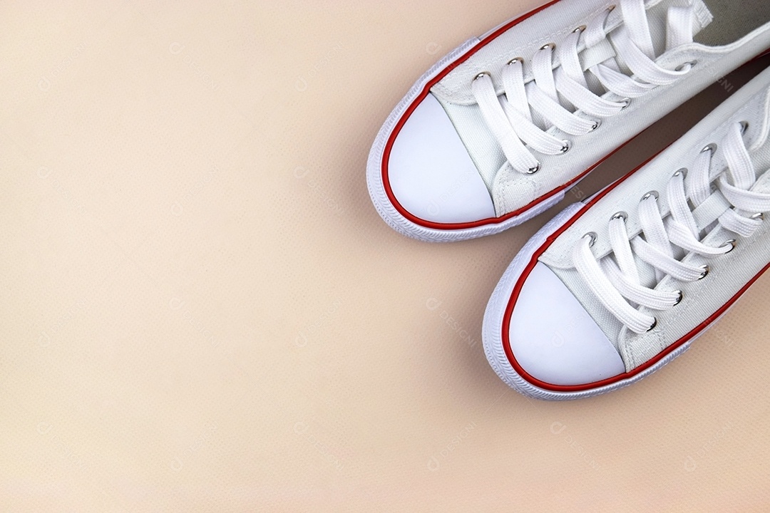 Sapato all star branco com linha vermelha