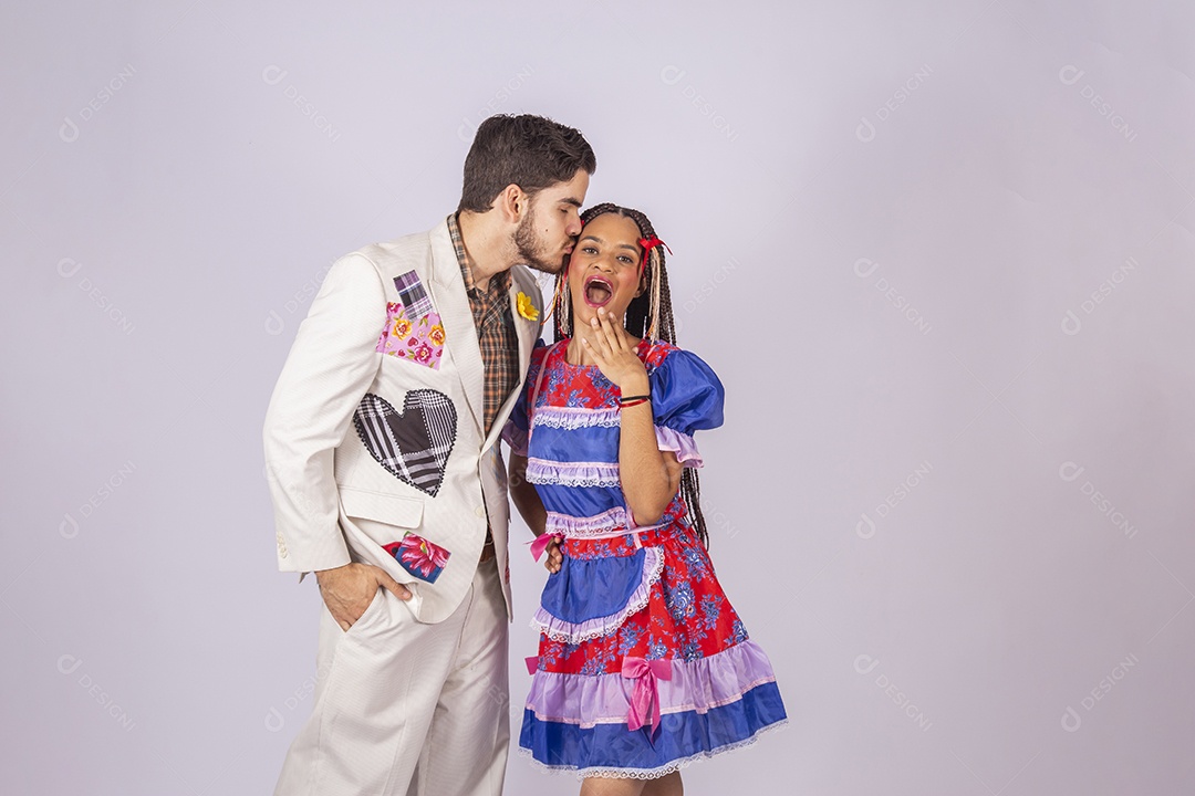 Casal a caráter para festa de são joão