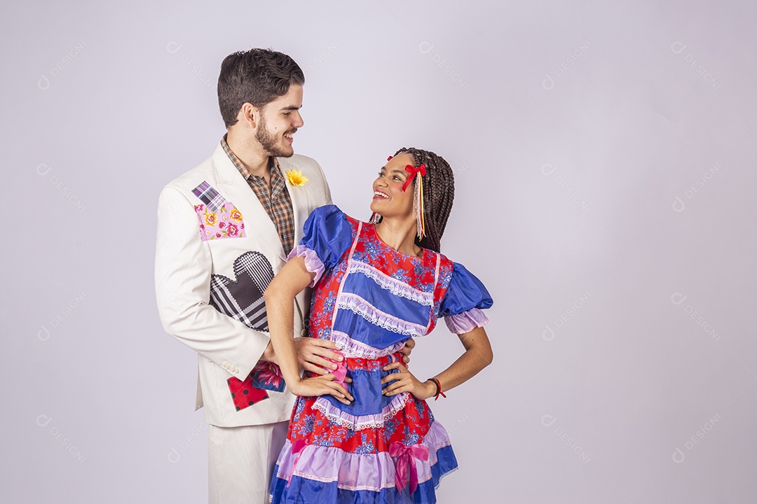 Casal a caráter para festa de são joão