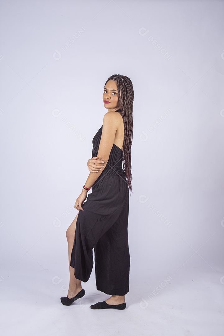 Mulher morena moderna linda