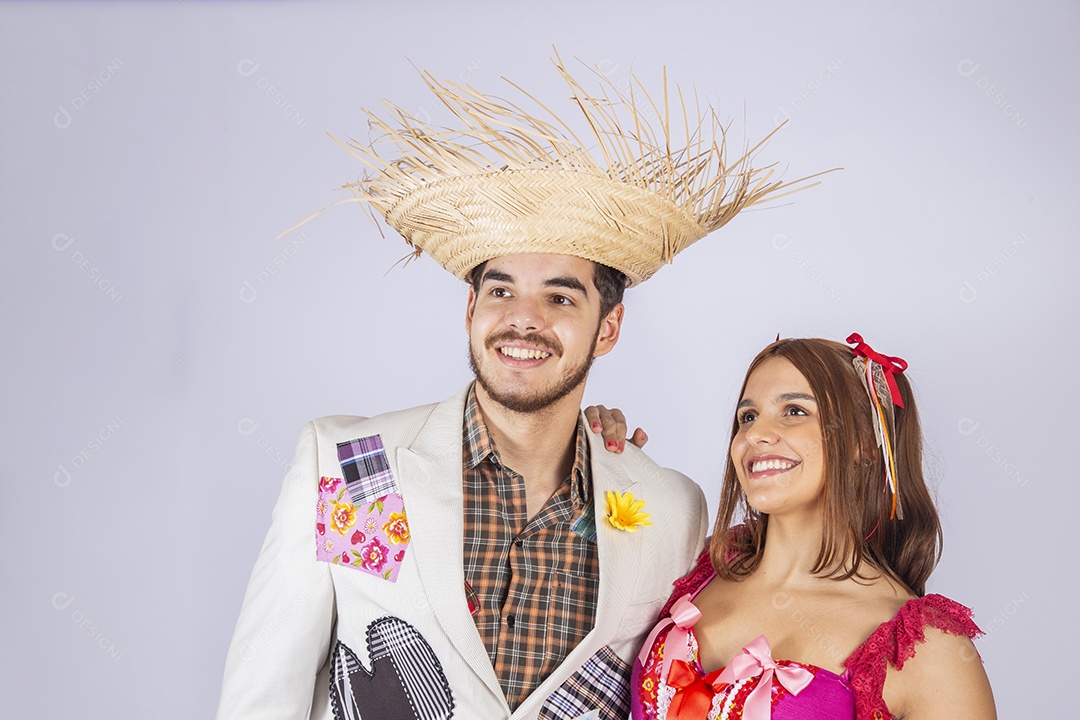 Casal trajados para festa junina