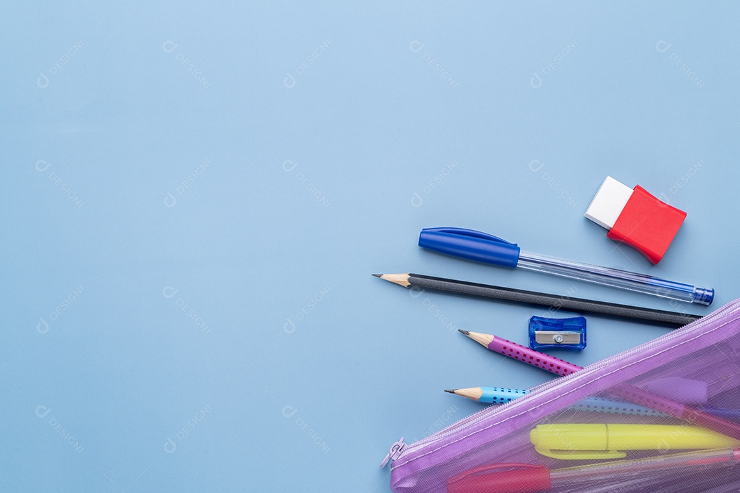Estojo com canetas lápis e apontador e borracha material escola