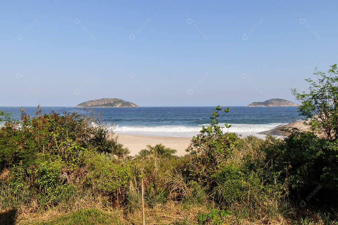 Linda paisagem de uma praia
