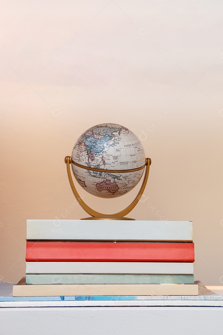 Globo terrestre com mapa mundial usado como decoração