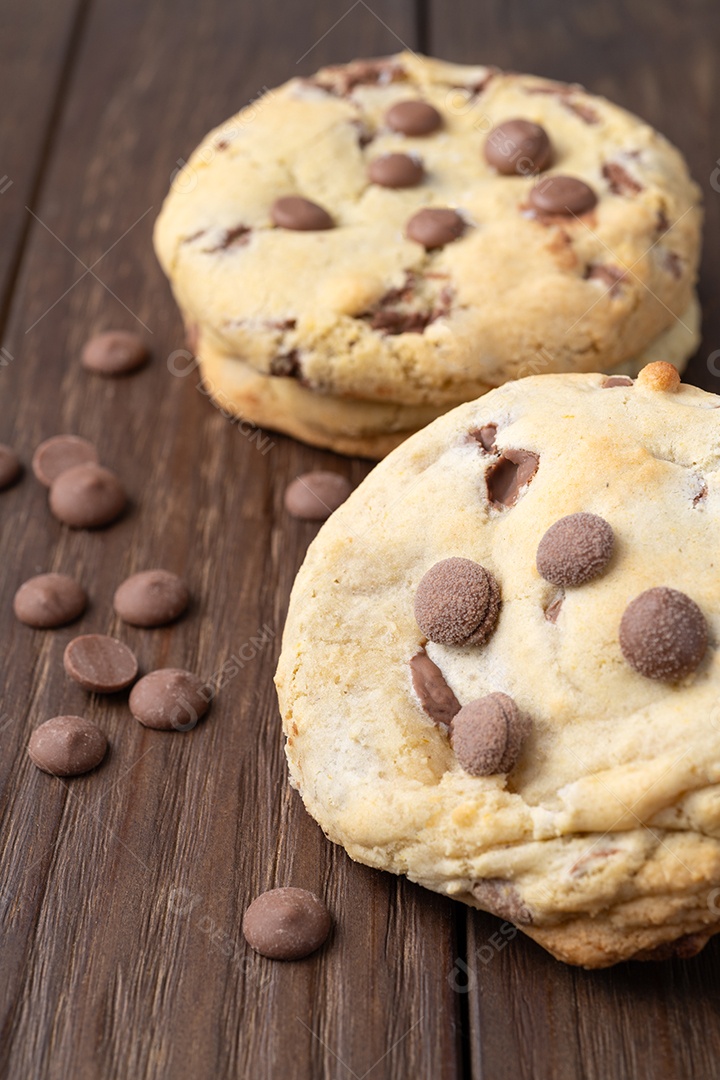 Deliciosos coockies com gotas de chocolate