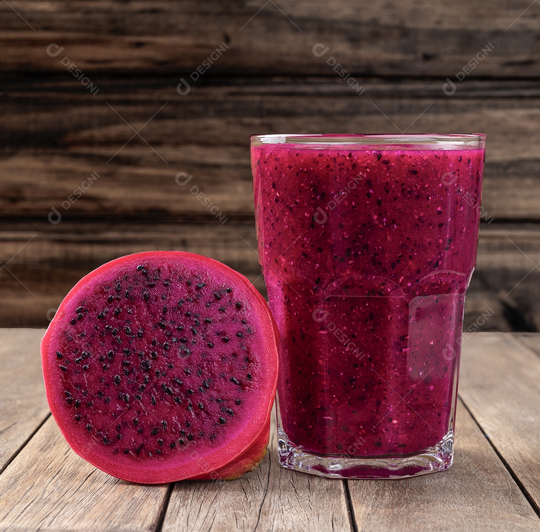 Copo de suco de pitaya deliciosa