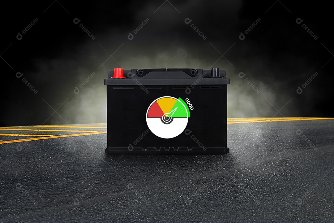 Bateria de carro isolada com fumaça na rodovia
