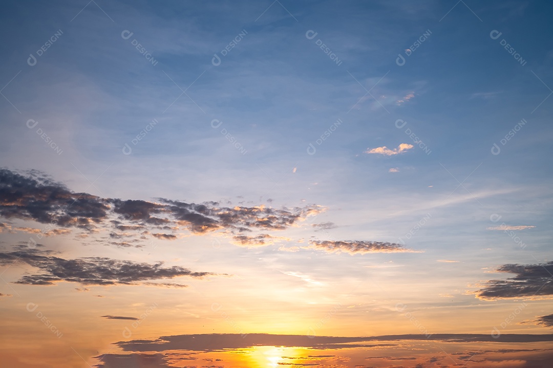 Um lindo céu ao amanhecer