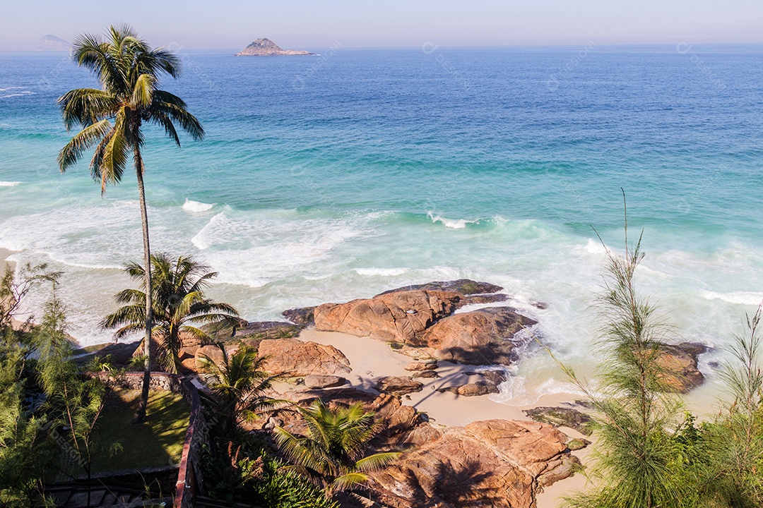 Uma vista perfeita de uma praia de Joatinga