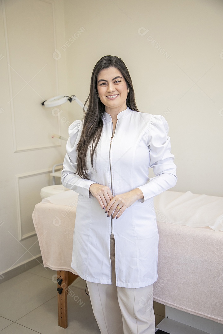 Esteticista na sua clinica feliz
