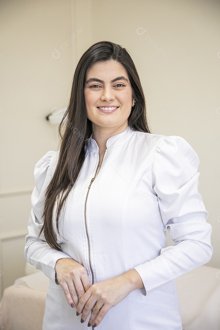 Esteticista feliz uma linda profissional