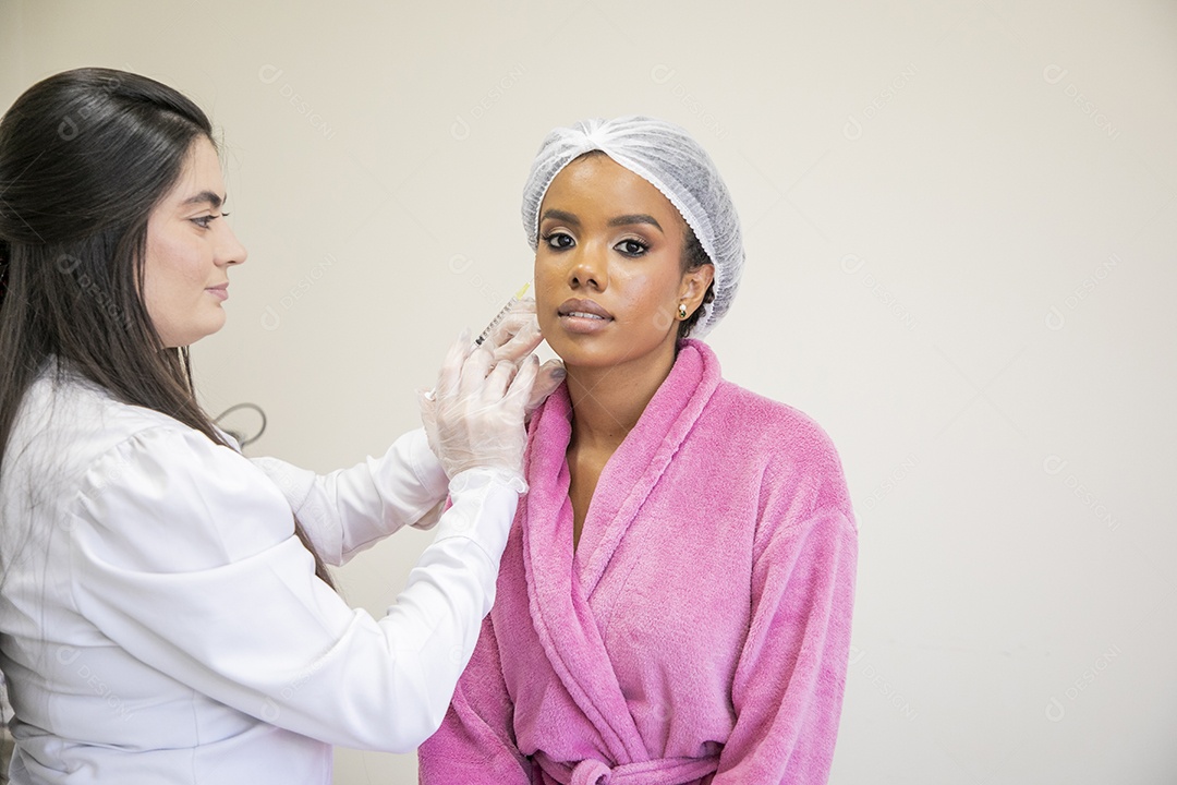 Procedimento antirrugas para mulher