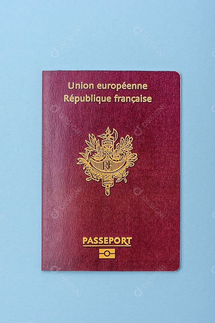 Passaporte da República da França sobre fundo azul. Antecedentes conceituais sobre o tema turismo e viagens