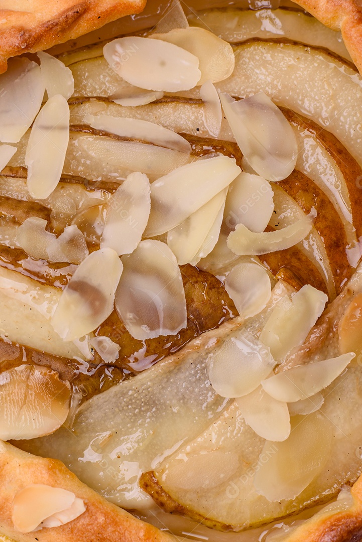 Deliciosas galettes doces e crocantes com frutas e canela assadas em casa