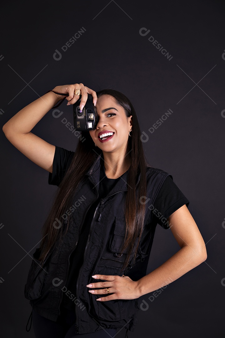 Mulher com camera na mão