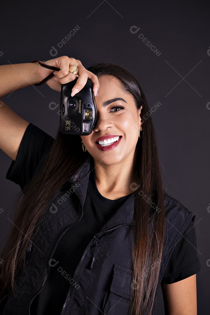 Mulher com camera na mão