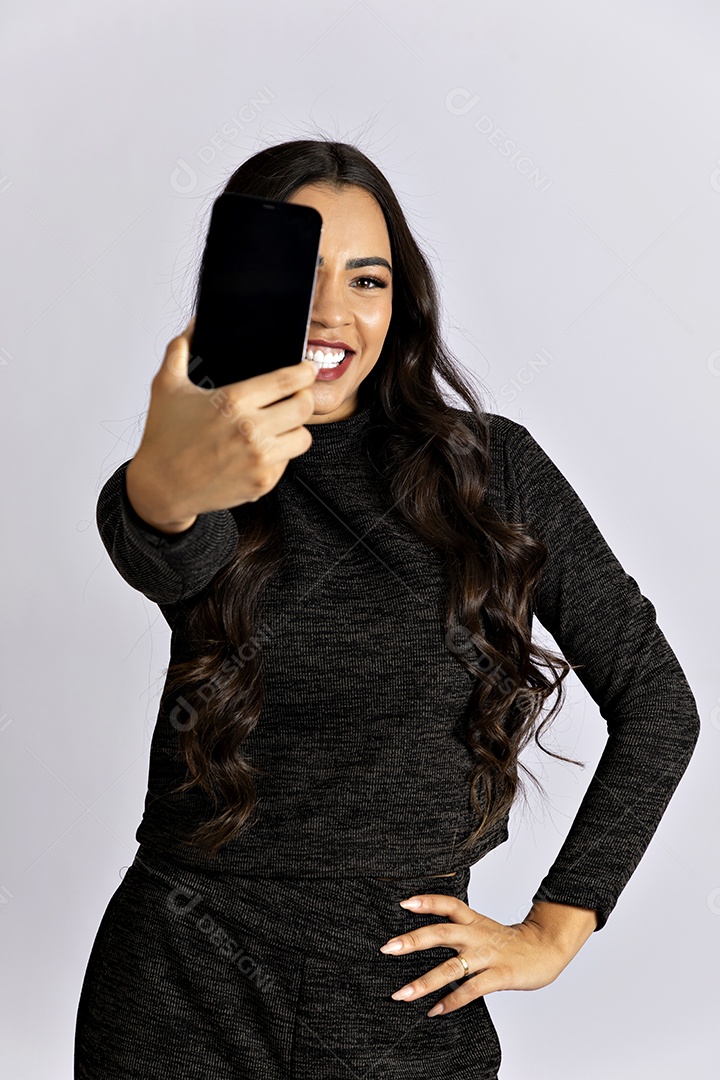 Linda garota tirando self