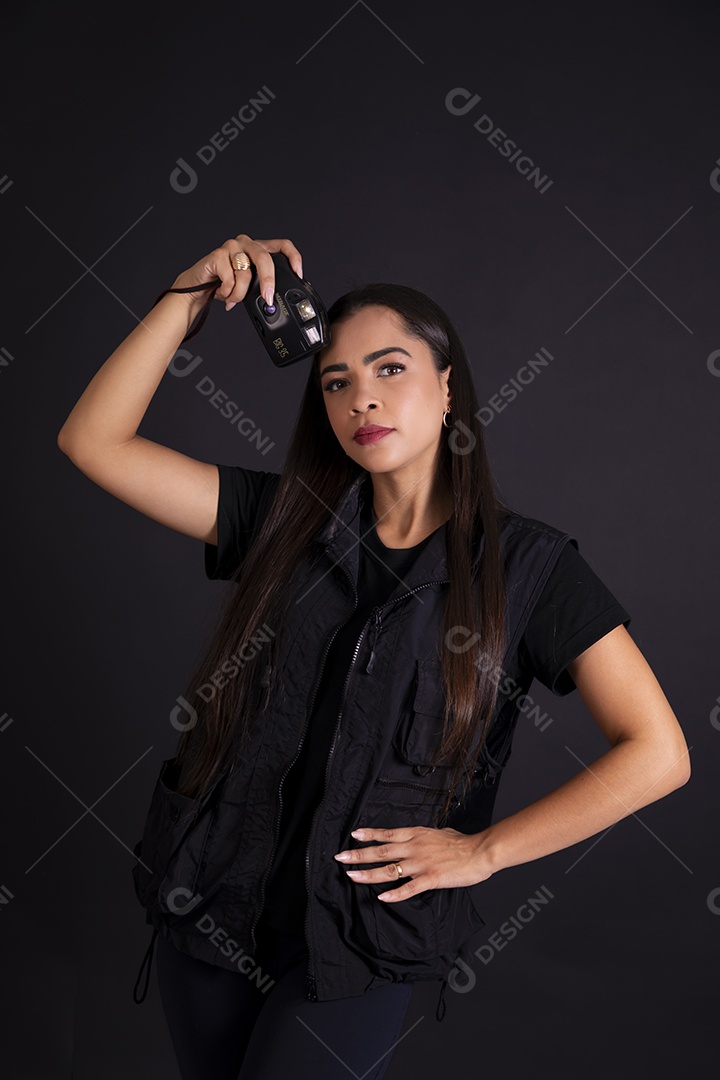 Mulher com camera na mão