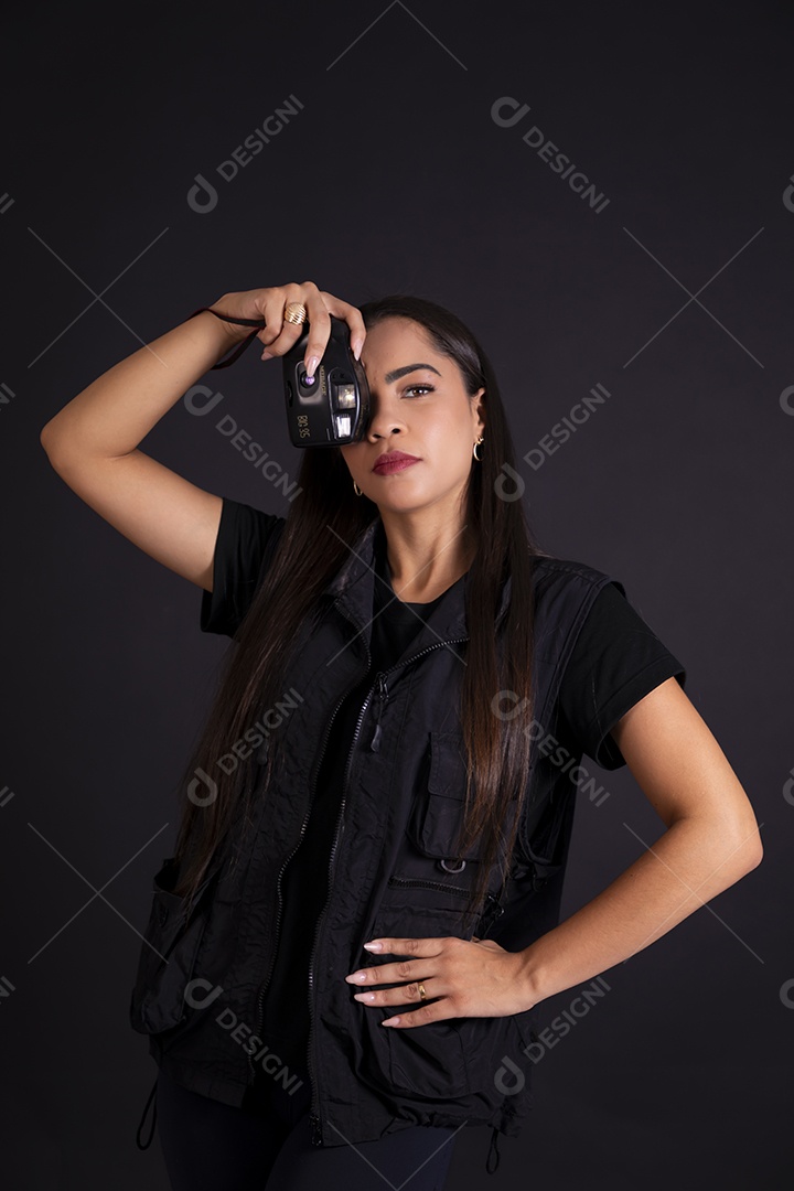 Mulher com camera na mão