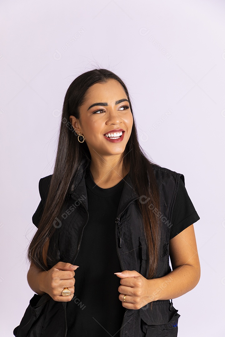 Mulher jovem com roupa hall black