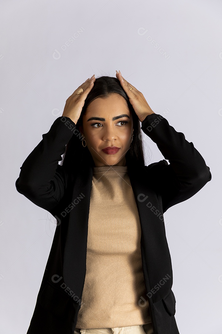 Mulher elegante com blazer elegante