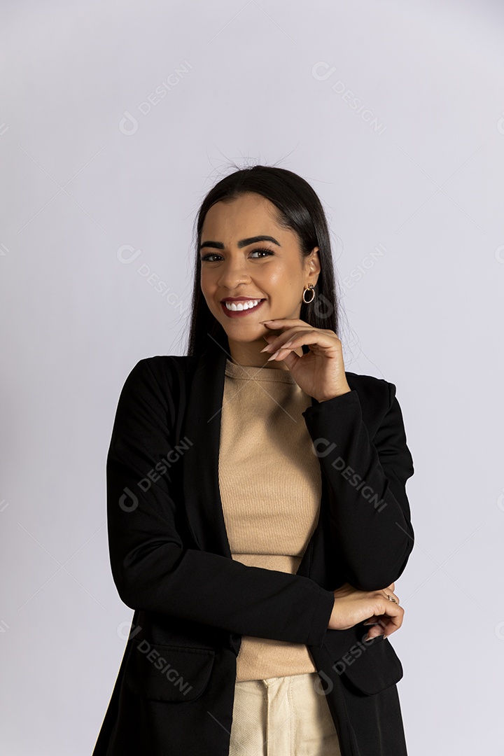 Mulher jovem charmosa e elegante