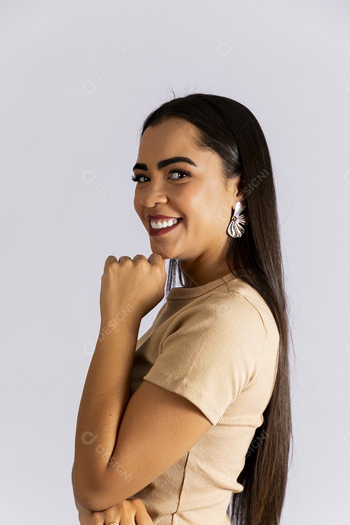 Mulher linda sorrindo bem elegante