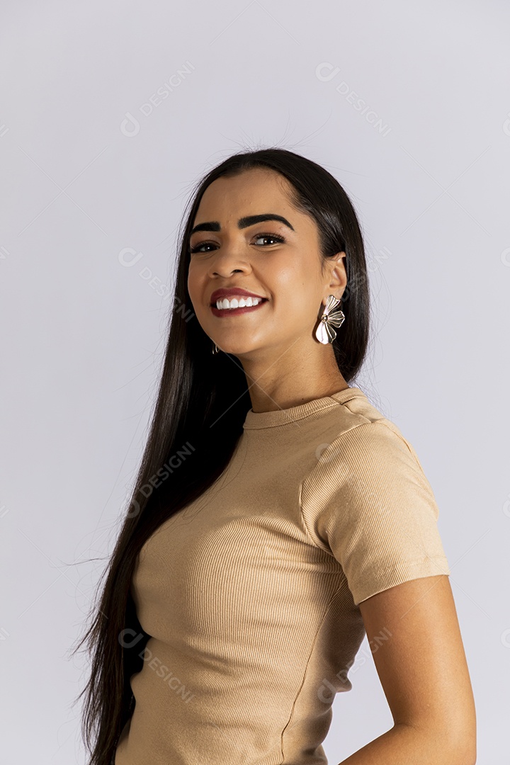 Jovem mulher linda e elegante