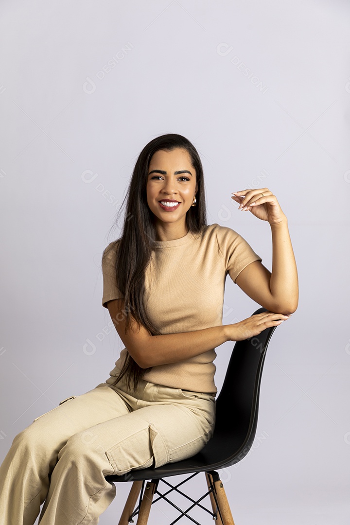 Mulher jovem linda e estilosa